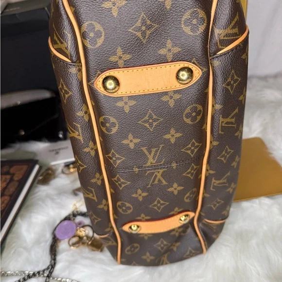 Louis Vuitton GM Galleria Monogram Shoulder Bag - Picture 4 of 8